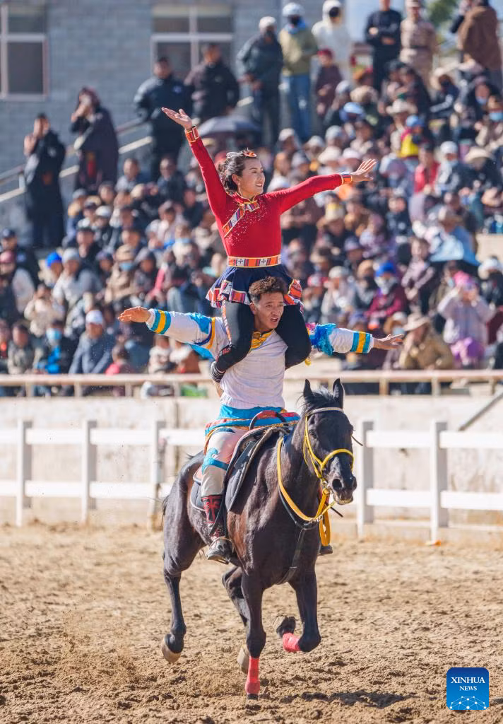 soi-dong-le-hoi-cuoi-ngua-mung-losar-tai-lhasa-7.jpg