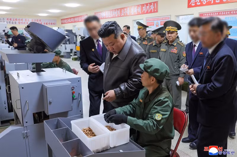 chu-tich-kim-jong-un-thi-sat-doanh-nghiep-quoc-phong-2026-08.jpg