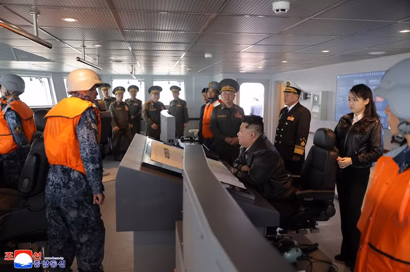 comrade-kim-jong-un-visits-destroyer-choe-hyon-09.jpg