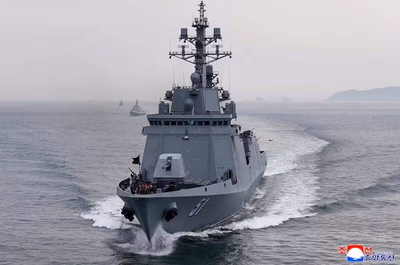 comrade-kim-jong-un-visits-destroyer-choe-hyon-05.jpg