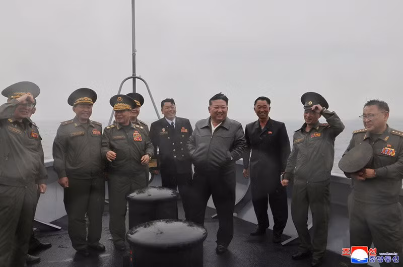 comrade-kim-jong-un-visits-destroyer-choe-hyon-04.jpg