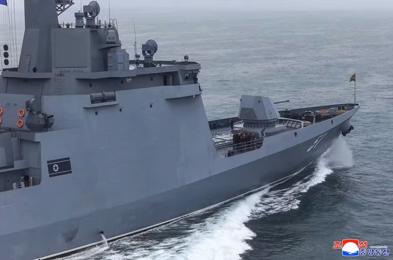 comrade-kim-jong-un-visits-destroyer-choe-hyon-03.jpg