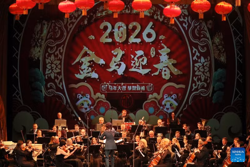 khong-khi-don-tet-nguyen-dan-binh-ngo-ron-rang-khap-5-chau-belarus.jpg