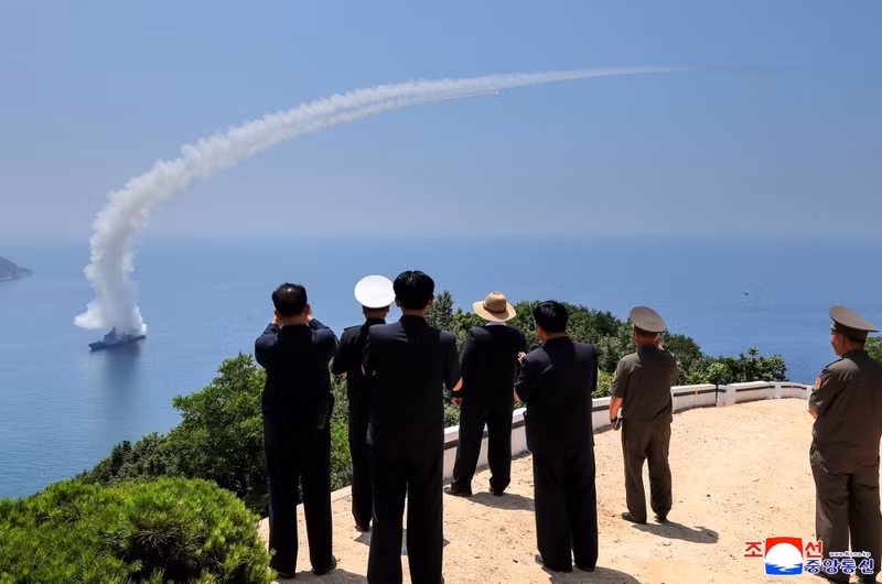 ong-kim-truc-tiep-thi-sat-vu-phong-ten-lua-tu-khu-truc-ham-moi-7.jpg