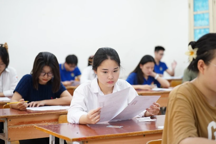 CSGT Ninh Thuận Khẩn Trương Đón Thí Sinh Ngủ Quên Đi Thi 3 CSGT Ninh Thuận Khẩn Trương Đón Thí Sinh Ngủ Quên Đi Thi