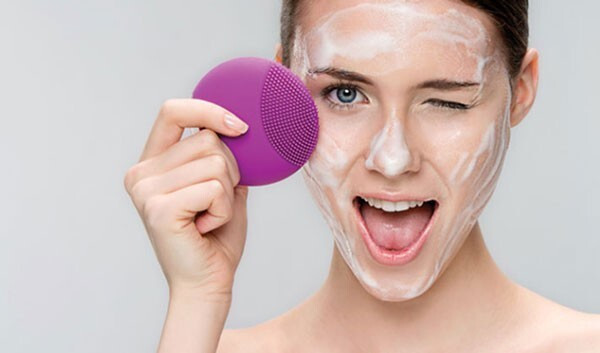 Cách rửa mặt bằng sữa rửa mặt không bọt cho làn da sạch mịn ảnh 3 cách rửa mặt bằng sữa rửa mặt