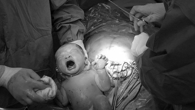 Bức thư của mẹ gửi con sơ sinh vừa qua đời sốt mạng xã hội | Báo Giáo dục và  Thời đại Online