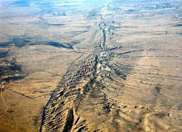 Cận cảnh vết đứt gãy khổng lồ nhất trên vỏ Trái đất | Báo ...