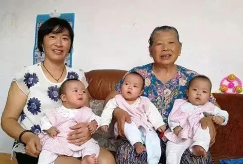 Bà mẹ 41 tuổi mang thai 3, cùng bầu với con gái lớn |