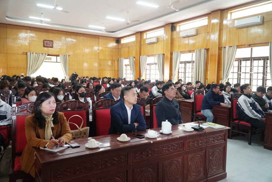Sở GD&ĐT Nghệ An tổ chức Chương trình tư vấn tuyển sinh học bổng Liên bang Nga năm 2025. Ảnh: Hồ Lài