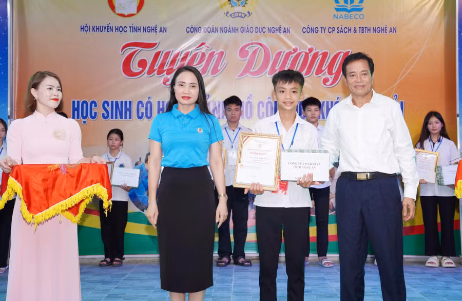 tuyen duong hoc sinh mo coi - 3.jpg