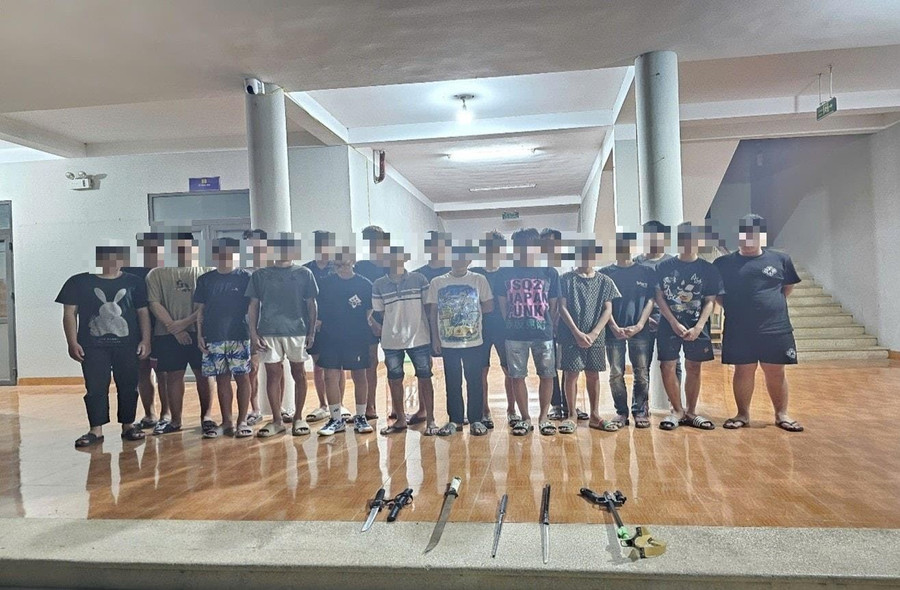 Các đối cùng vật chứng bị thu giữ. Ảnh: AD. thien-loc.jpg