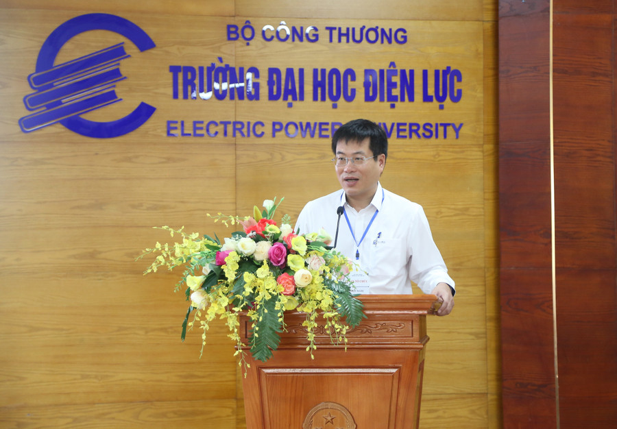 PGS.TS Nguyễn Lê Cường - Phó hiệu trưởng Trường Đại học Điện lực phát biểu tại hội nghị.