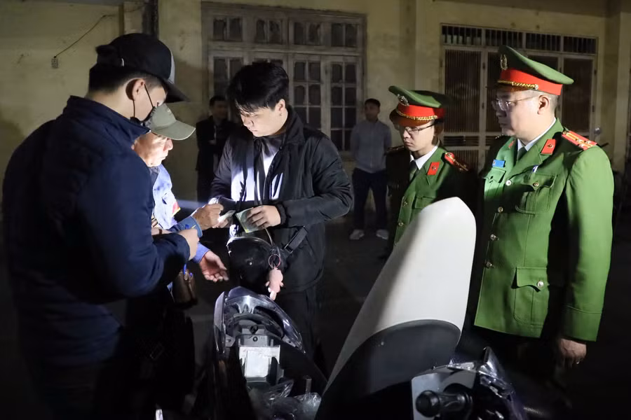 Tổ công tác 141 ra quân đảm bảo an ninh trật tự. 