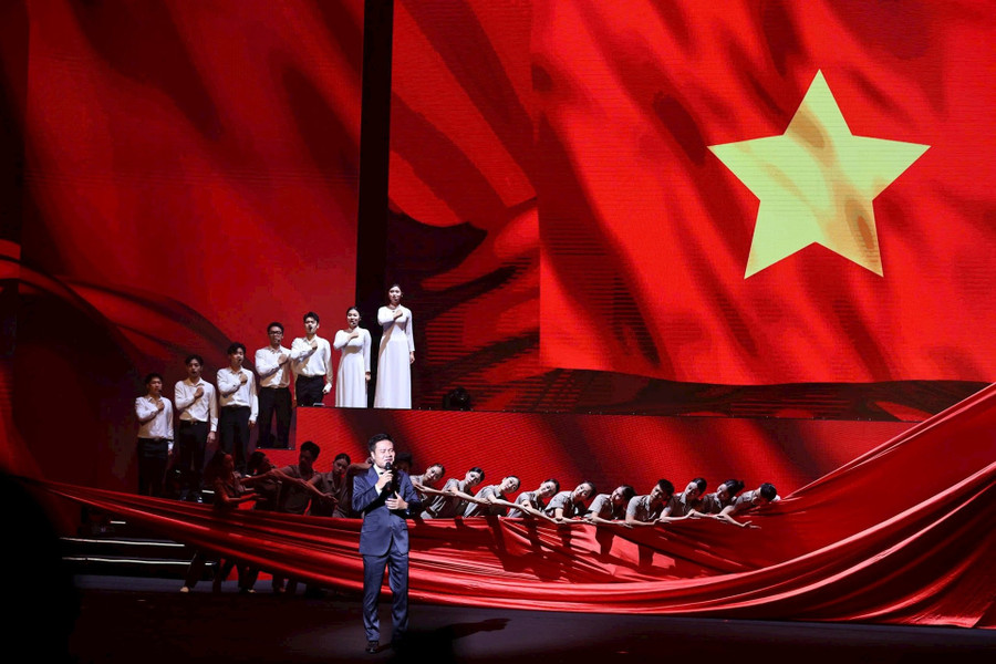 Chương trình nghệ thuật 'Sao Độc lập” năm 2025 với chủ đề 'Vì một Việt Nam thịnh vượng'. Ảnh Hoa Nguyễn.