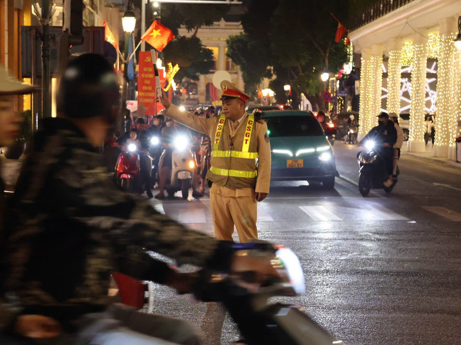 Cảnh sát giao thông làm nhiệm vụ tại các tuyến đường Thủ đô. (Ảnh minh họa).