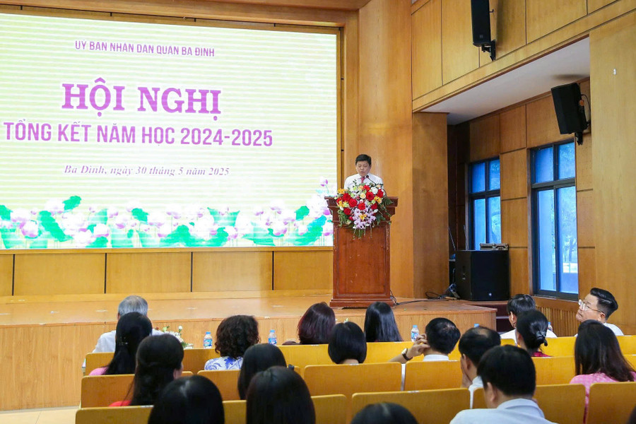 Ông Tạ Nam Chiến - Chủ tịch UBND quận Ba Đình phát biểu tại buổi lễ tổng kết. d-6.jpg