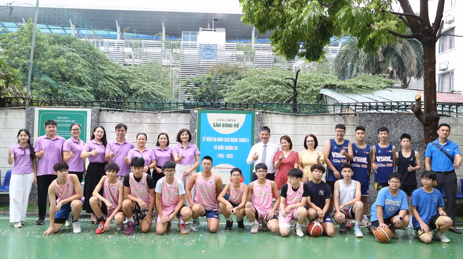 Chung tay xây dựng sân bóng rổ cho học sinh Thủ đô