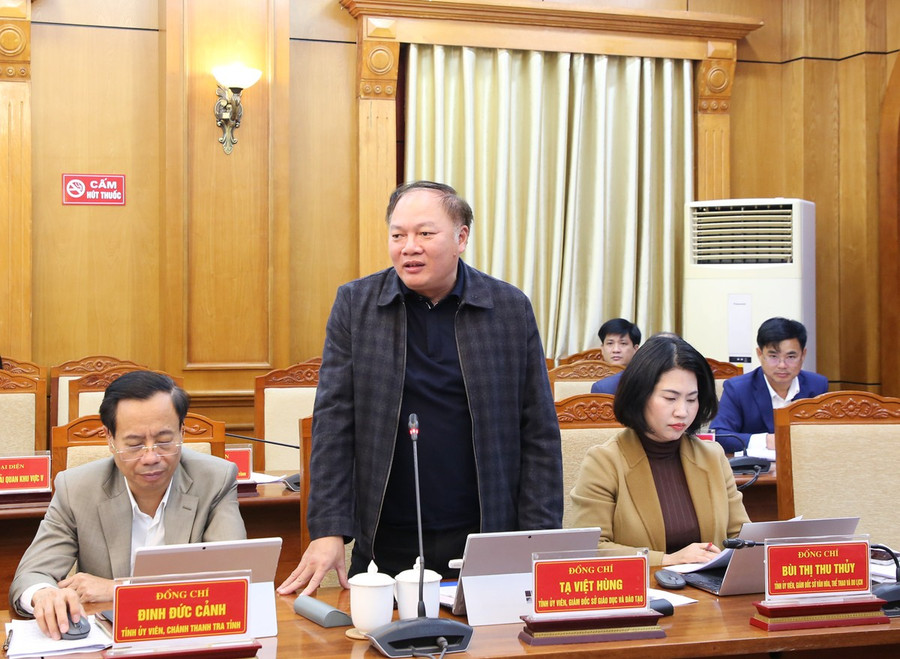 Giám đốc Sở GD&ĐT trình bày một số điểm mới trong Kế hoạch tuyển sinh năm học 2026 - 2027.