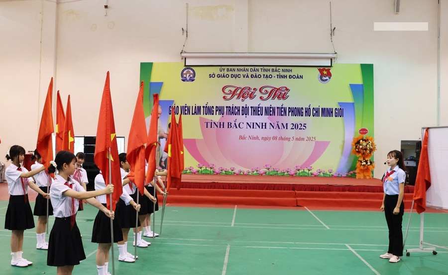 Phần thi kỹ năng nghiệp vụ của giáo viên Tổng phụ trách Đội đến từ trường Tiểu học Hoài Thượng. 5-8-3.jpg