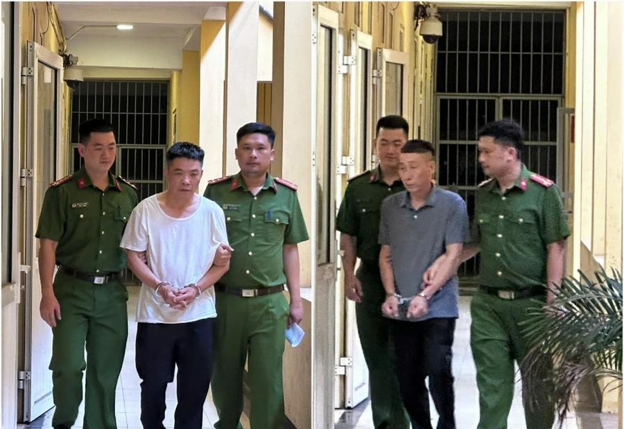 Chủ tịch, Phó Chủ tịch xã Tự Nhiên tại cơ quan công an.