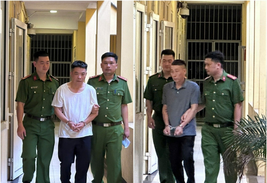 Chủ tịch, Phó Chủ tịch xã Tự Nhiên tại cơ quan công an.