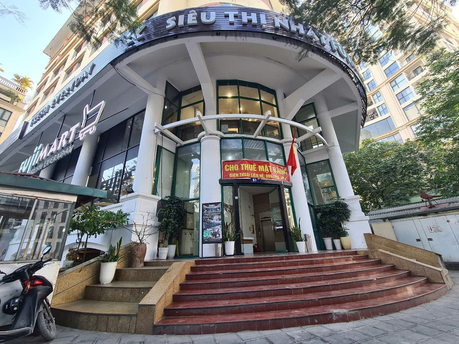 Tòa nhà số 51 Lê Đại Hành (quận Hai Bà Trưng, TP Hà Nội) nơi cô Thủy đưa học sinh dạy chính khóa ra học. z6574493971295-458128dcc16ce96dba73706c8904b4a3.jpg