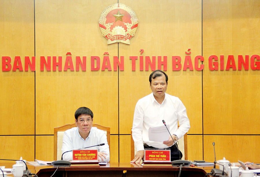 Phó Chủ tịch UBND tỉnh Bắc Giang Phan Thế Tuấn phát biểu tại buổi làm việc. 1749441518983-5.jpg