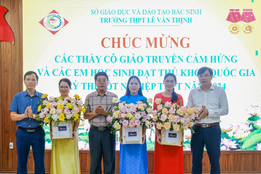 Cô Giáo Môn Văn 2: Những Câu Chuyện Ý Nghĩa và Bài Học Đáng Nhớ