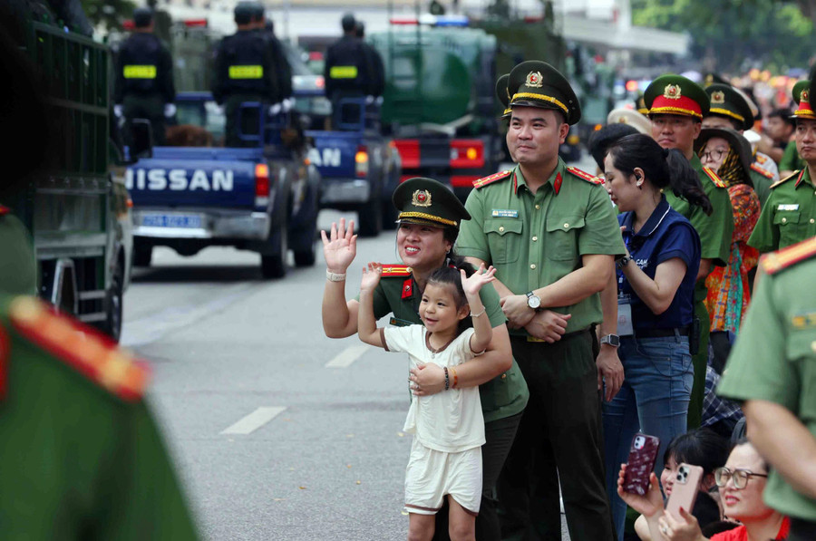 Người dân Thủ đô hân hoan trong Ngày hội. c3.jpg