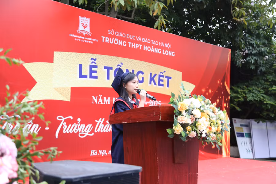 Em Cao Hải Yến (lớp 12D3) Trường THPT Hoàng Long tri ân các thầy cô. 