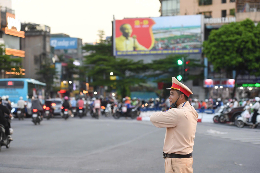 CSGT Hà Nội phân luồng giao thông dịp Tết.