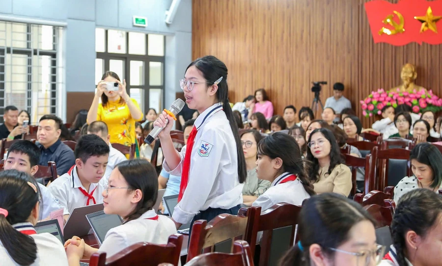 Học sinh THCS Giảng Võ tự tin với lớp học số kết nối cùng học sinh trường học quốc tế Phần Lan.