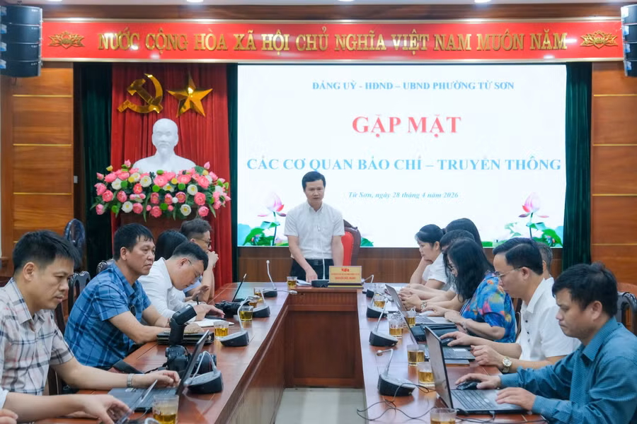 Quang cảnh buổi thông tin báo chí.