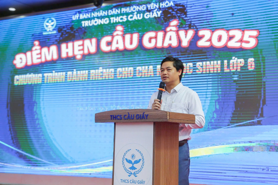 Hiệu trưởng Trường THCS Cầu Giấy - Lưu Văn Thông chia sẻ với phụ huynh học sinh. g2.jpg