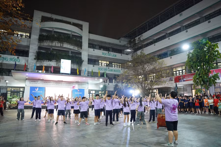 Học sinh thể hiện tài năng tiếng Anh thông qua các tiết mục 