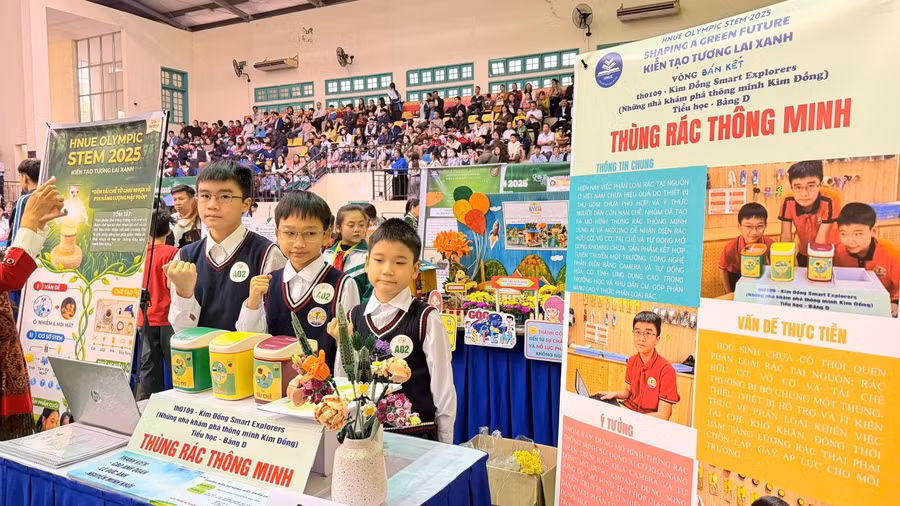 Sản phẩm "Thùng rác thông minh" được Hội đồng Giám khảo đánh giá cao về tính ứng dụng trong đời sống.