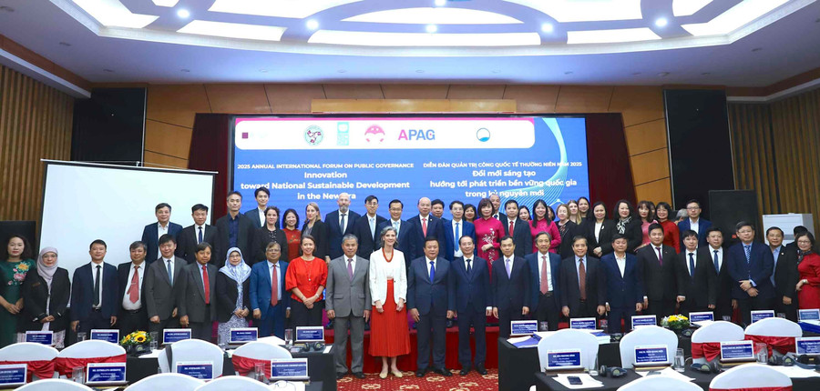 Đại biểu tham dự chụp ảnh lưu niệm. c6.jpg