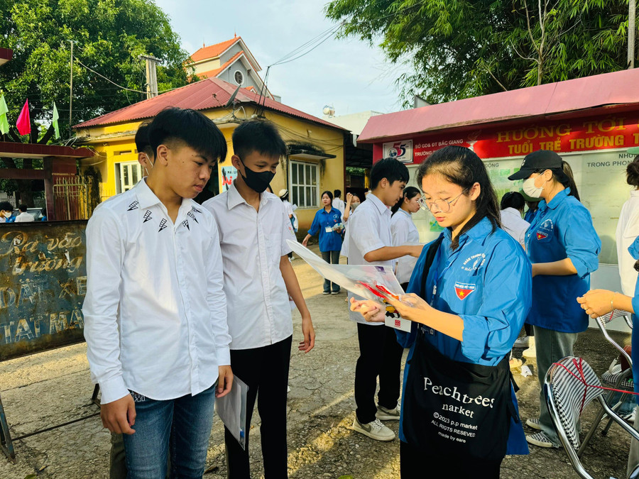 Thí sinh dự thi vào lớp 10 năm học 2024 - 2025.