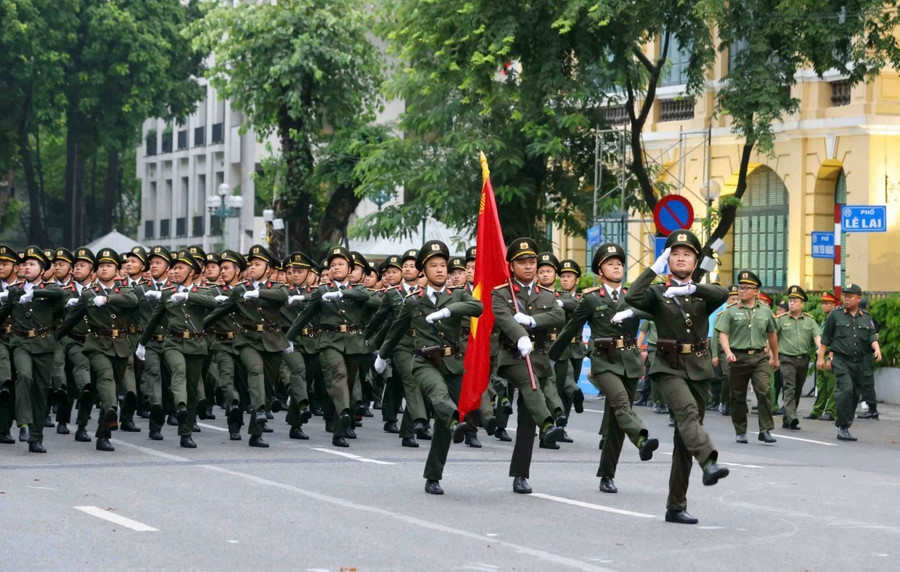 Gần 3.000 cán bộ, chiến sĩ Công an Hà Nội duyệt đội ngũ và diễu hành Ngày hội Vì Thủ đô bình yên