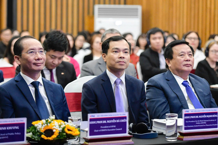 Đại biểu dự diễn đàn. z7149703389679-e80a7c2294c82d28d1cee46446101446.jpg