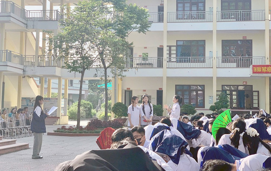 Học sinh Bắc Giang tuyên truyền phòng chống tác hại thuốc lá. 