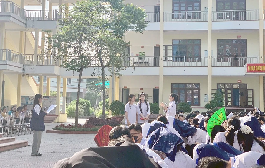 Học sinh Bắc Giang tuyên truyền phòng chống tác hại thuốc lá. 