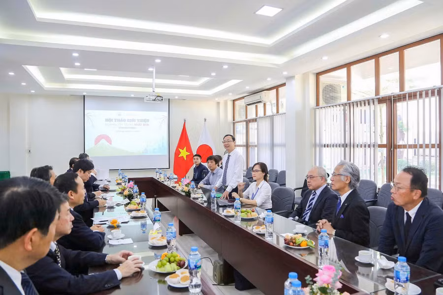 Ông Đào Việt Hà, Phó Hiệu trưởng Trường Cao đẳng Xây dựng Công trình đô thị giới thiệu về nhà trường.