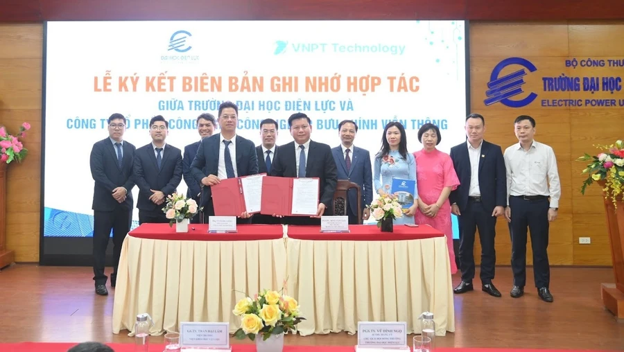 Nhà trường ký kết hợp tác với các đơn vị, doanh nghiệp. 