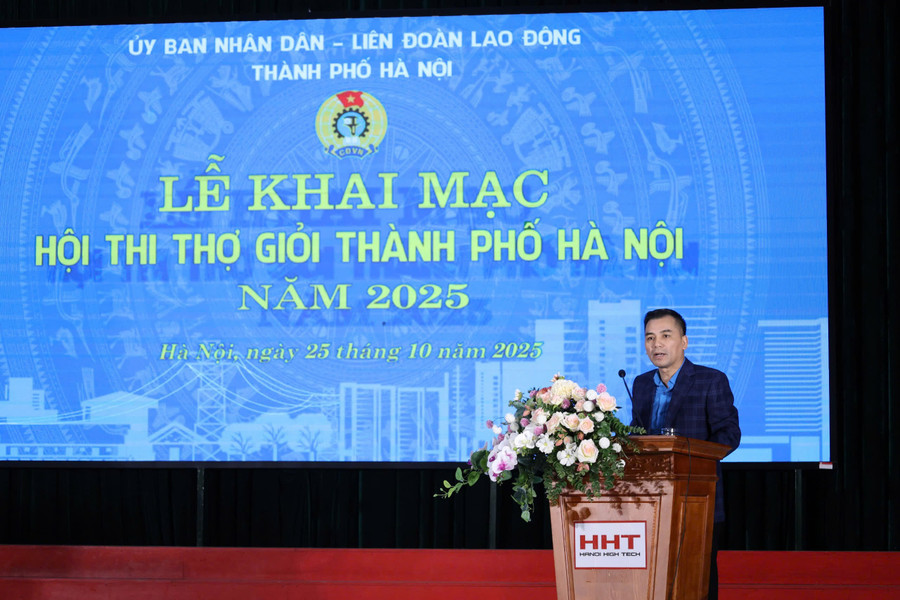 Ông Lê Đình Hưng - Phó Chủ tịch Thường trực phụ trách Liên đoàn Lao động TP Hà Nội phát biểu tại Lễ khai mạc. ht-5.jpg