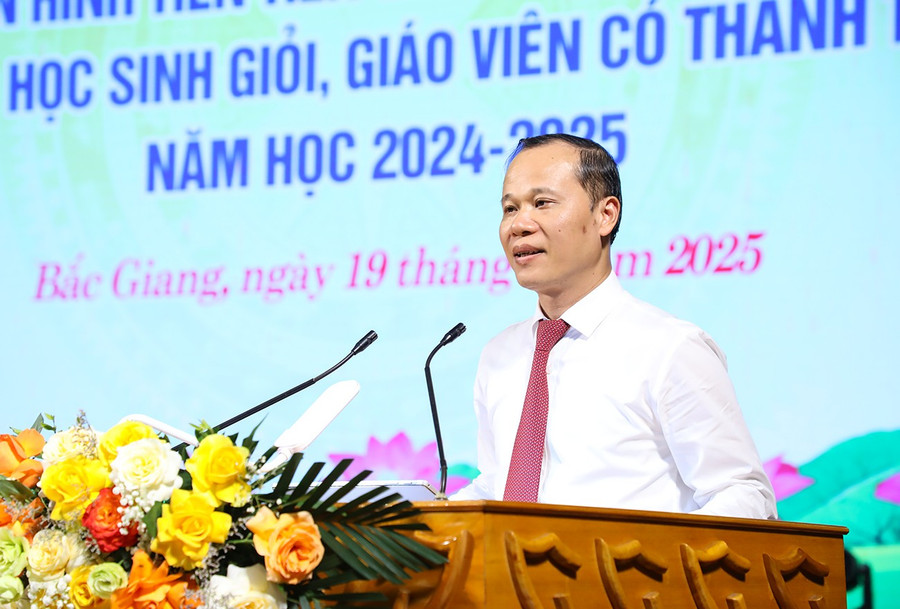 Phó Chủ tịch Thường trực UBND tỉnh Bắc Giang Mai Sơn phát biểu tại hội nghị. 1747626281398-pct-phat-bieu.png