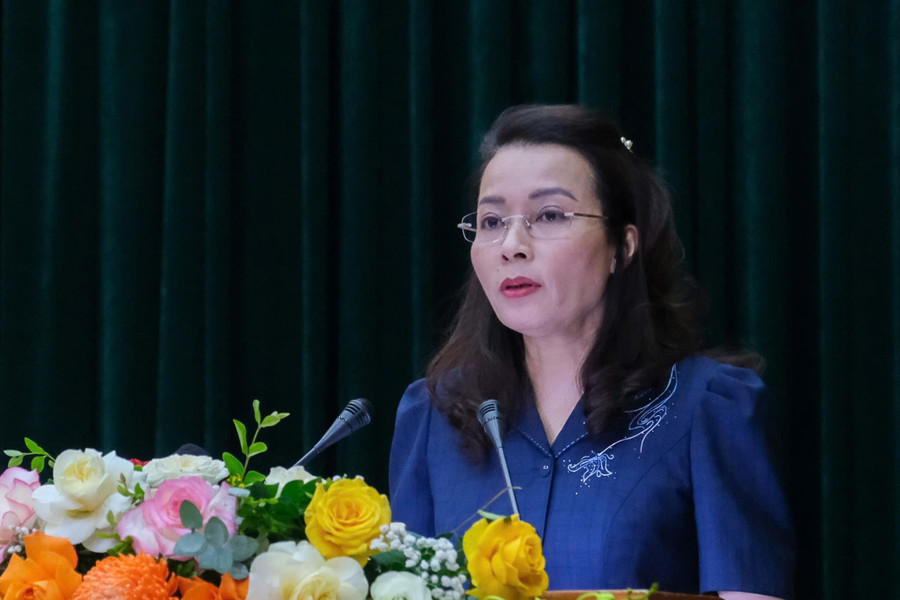 Bà Nguyễn Thị Hương - Phó Bí thư Thường trực Tỉnh ủy Bắc Ninh phát biểu tại họp báo. z6957470175242-9604d21e619acf3f0e5ccbebf956d142.jpg
