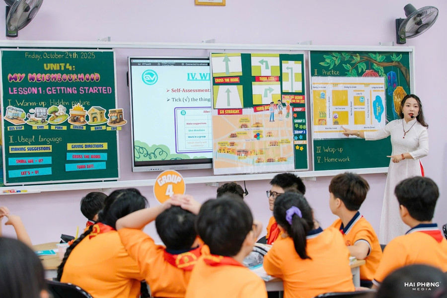 Nhà giáo Nguyễn Ngọc Anh trong một giờ lên lớp. picture6.jpg