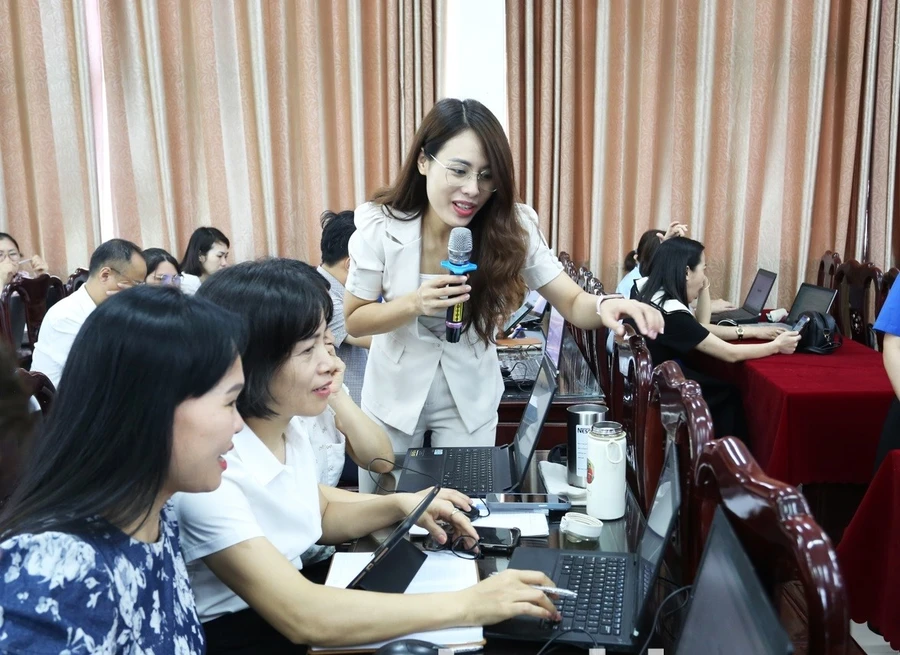 Chuyên gia hướng dẫn các kỹ năng cơ bản ứng dụng AI.